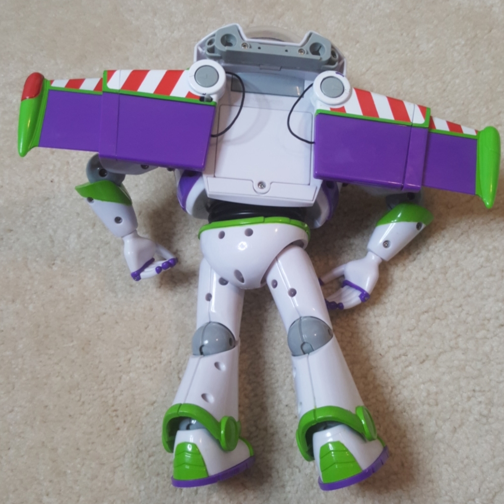 Toy Story Talking Buzz Lightyear Action Figure - Picture 4 of 8